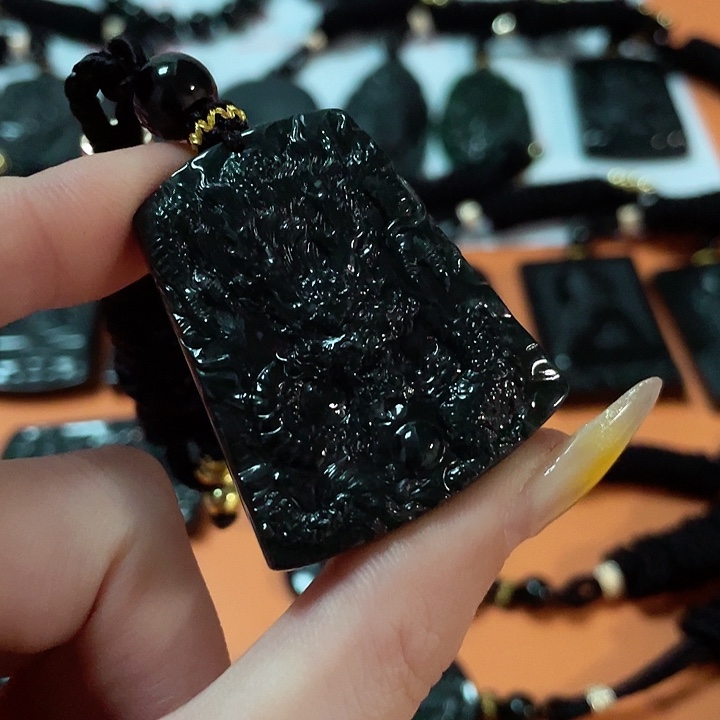 翡翠颈饰未镶嵌魅****)