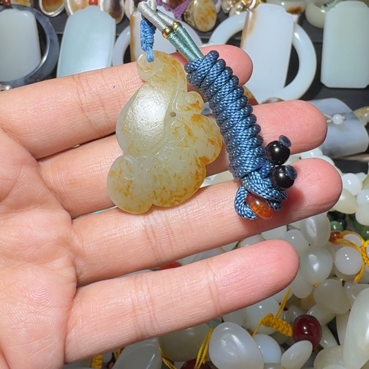 和田玉未镶嵌吊坠(赠链)