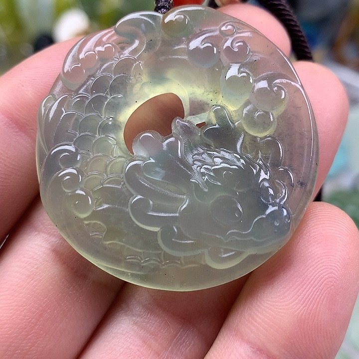 蛇纹石玉挂坠未镶嵌