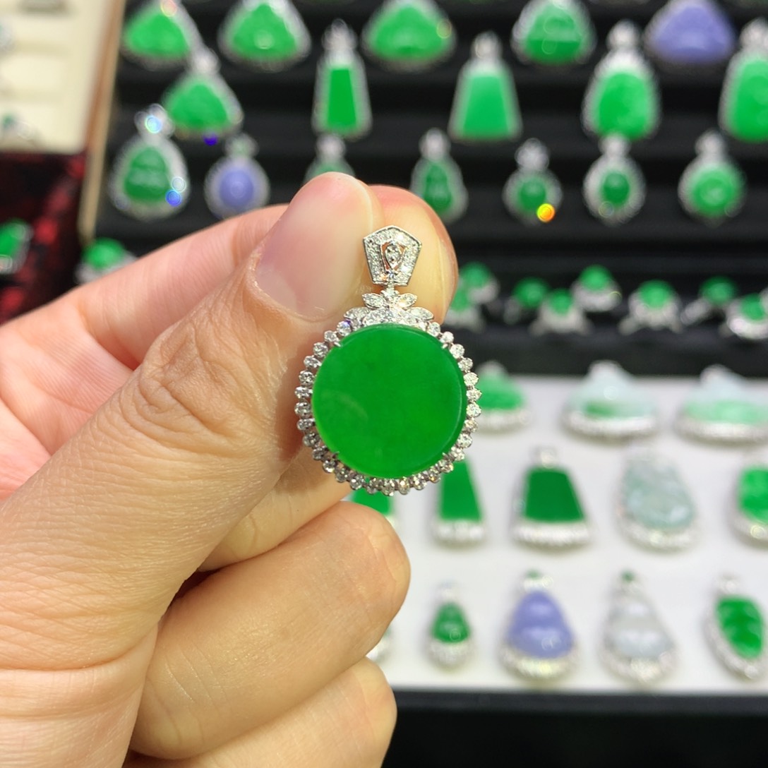 翡翠吊坠(不含链)18K金镶嵌