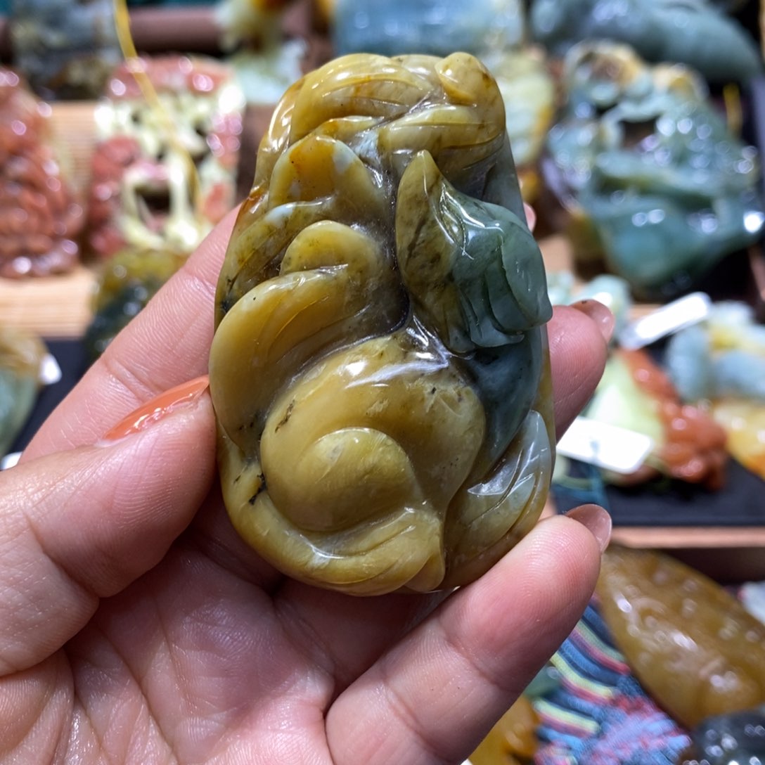 蛇纹石玉未镶嵌颈饰