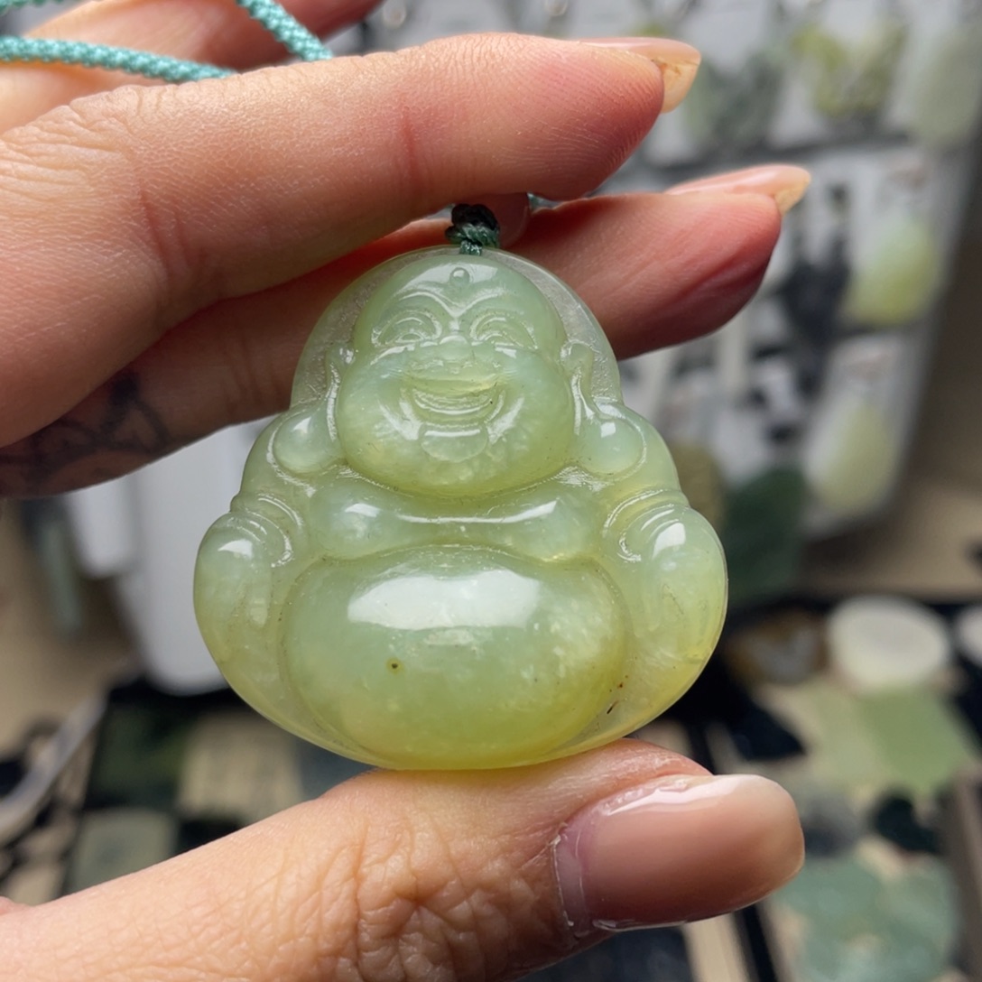 岫玉未镶嵌颈饰大肚佛