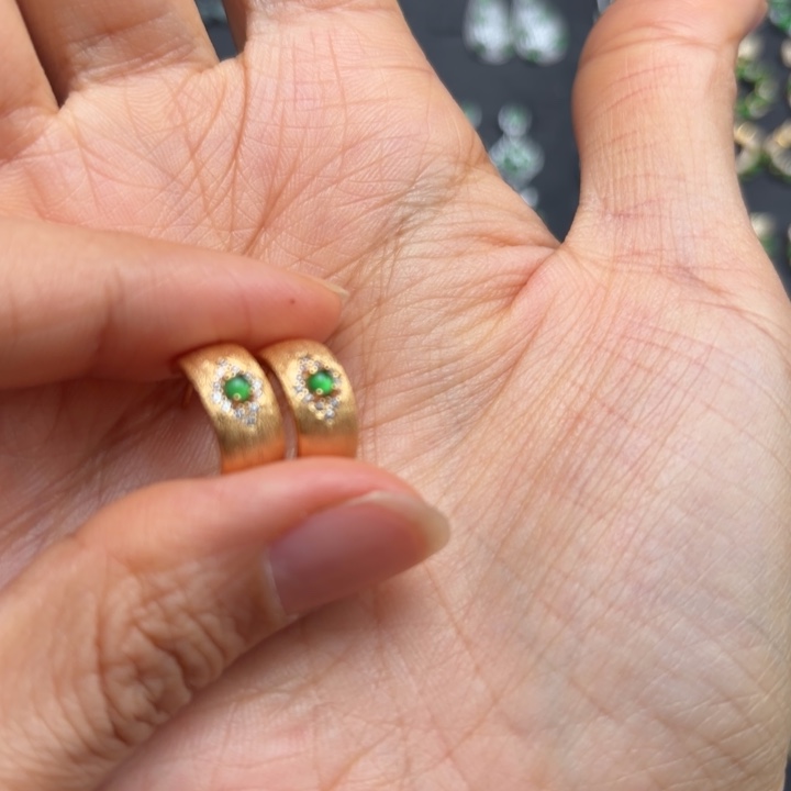 王****翡翠银S925镶嵌耳饰