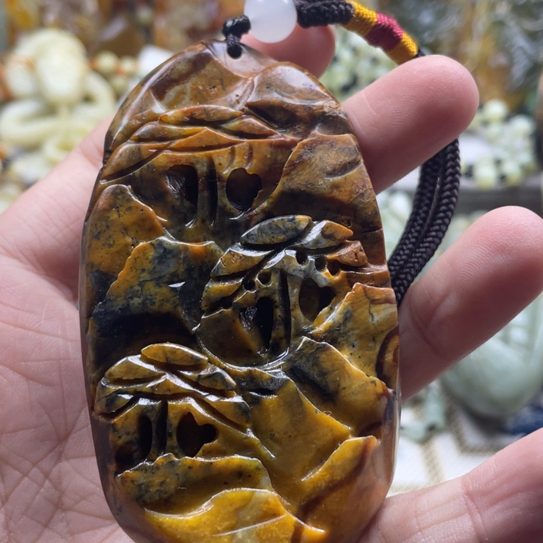 蛇纹石玉颈饰未镶嵌