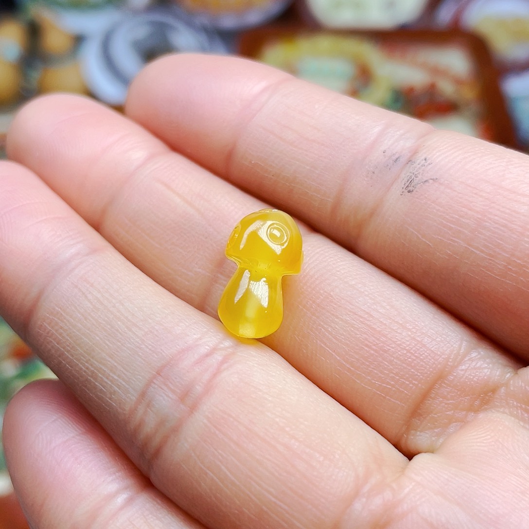 琥珀裸石未镶嵌订制
