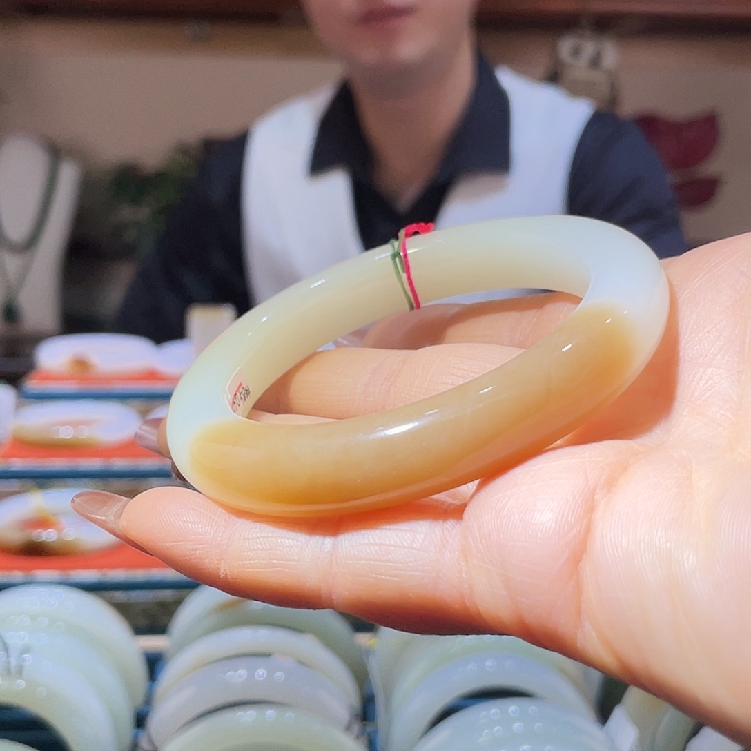 和田玉（糖玉）未镶嵌手镯