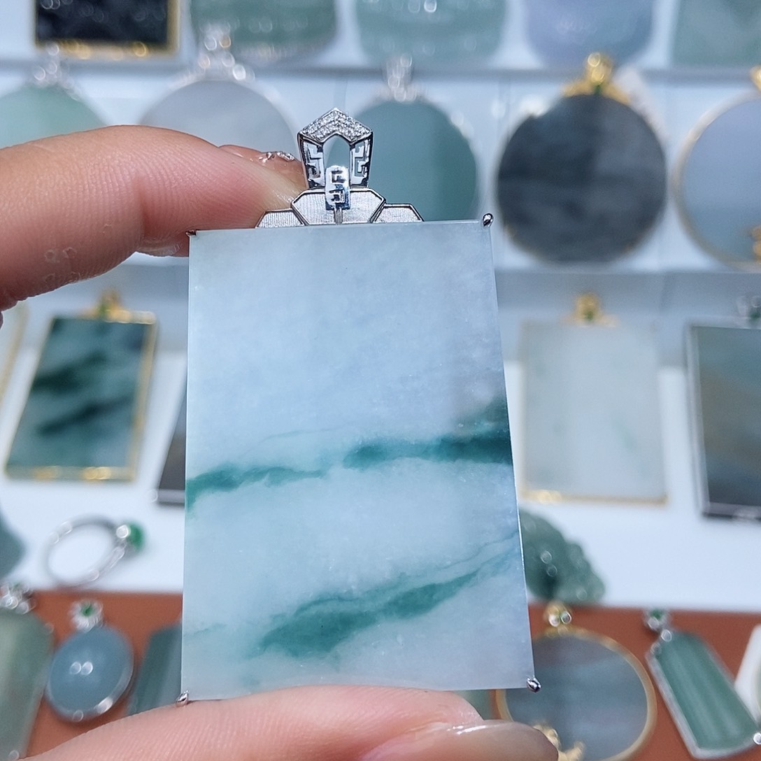 翡翠吊坠(不含链)18K金镶嵌