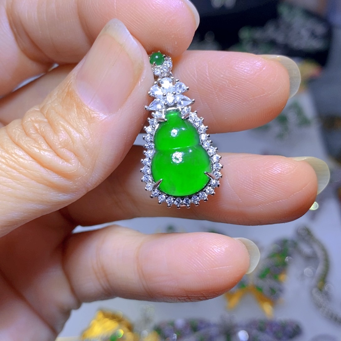 翡翠颈饰银S925镶嵌天然翡翠