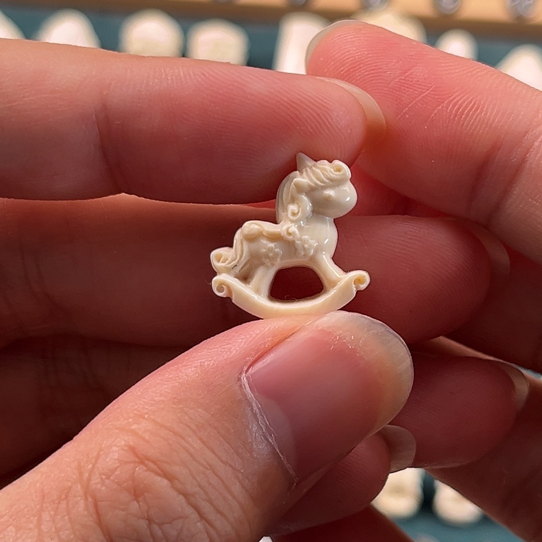 M****猛犸象牙吊坠木马