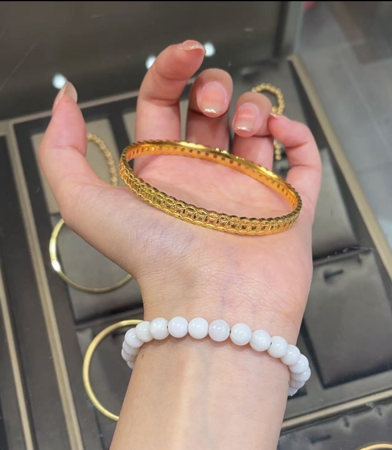 曼总好物-镂空钱多多碎冰手镯