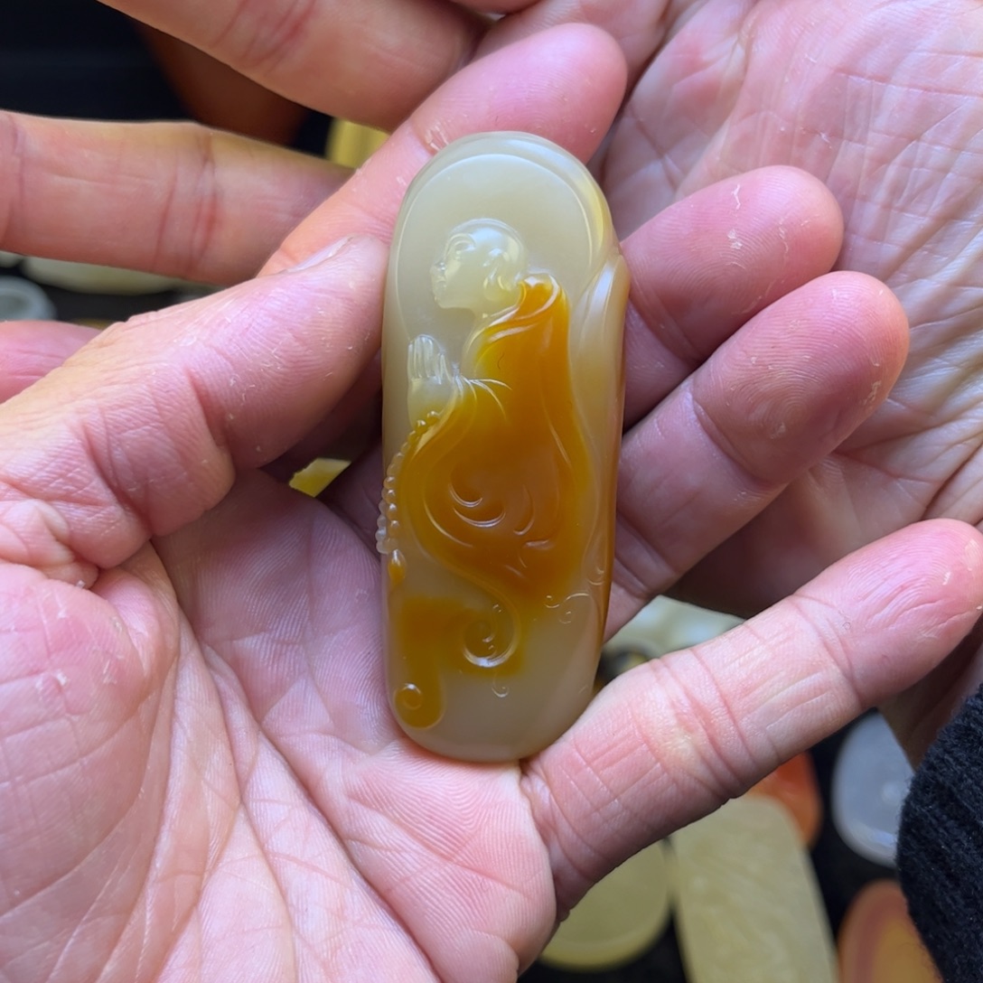 石英质玉未镶嵌黄蜡石吊坠