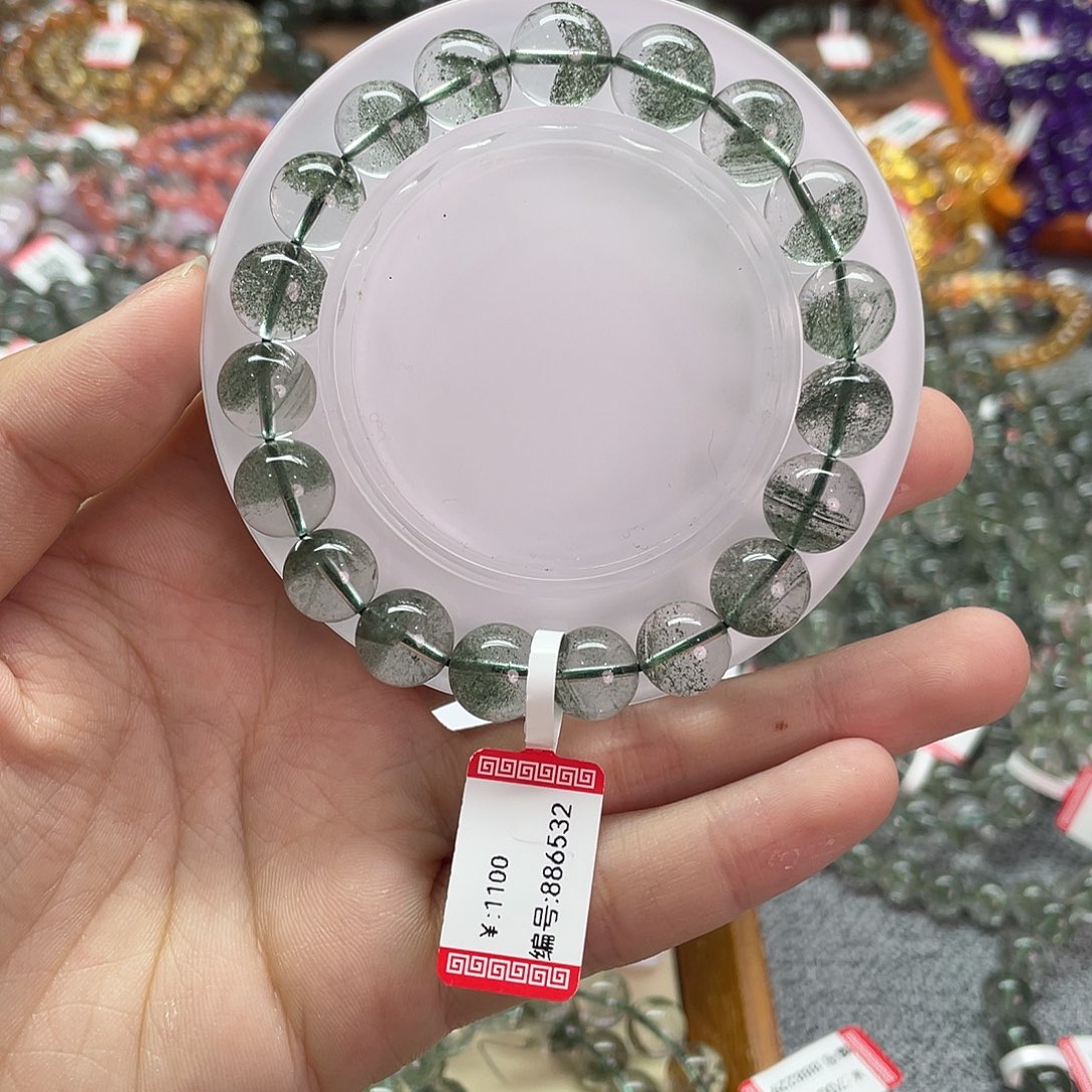 水晶手链未镶嵌小***?绿幽灵