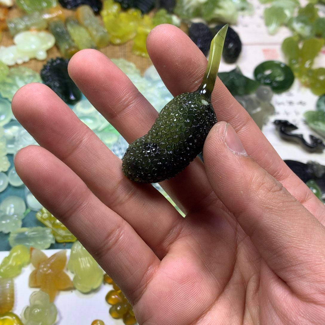 岫玉颈饰未镶嵌桑葚