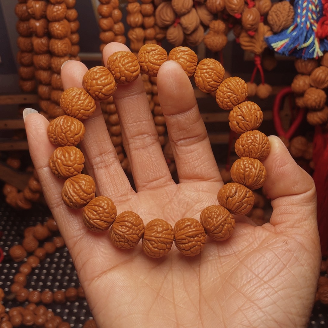 木质类龙纹桃枭挂件