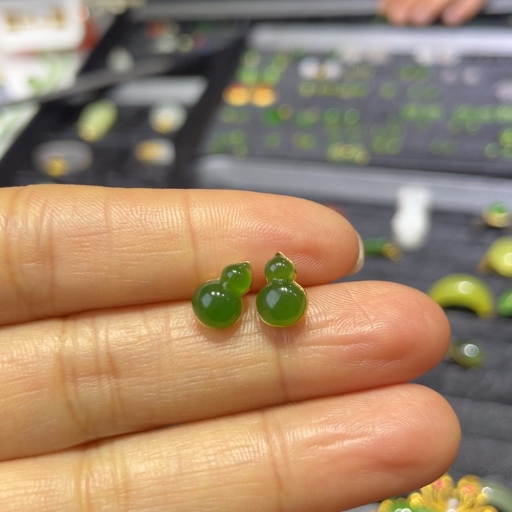 和田玉18K金镶嵌耳饰