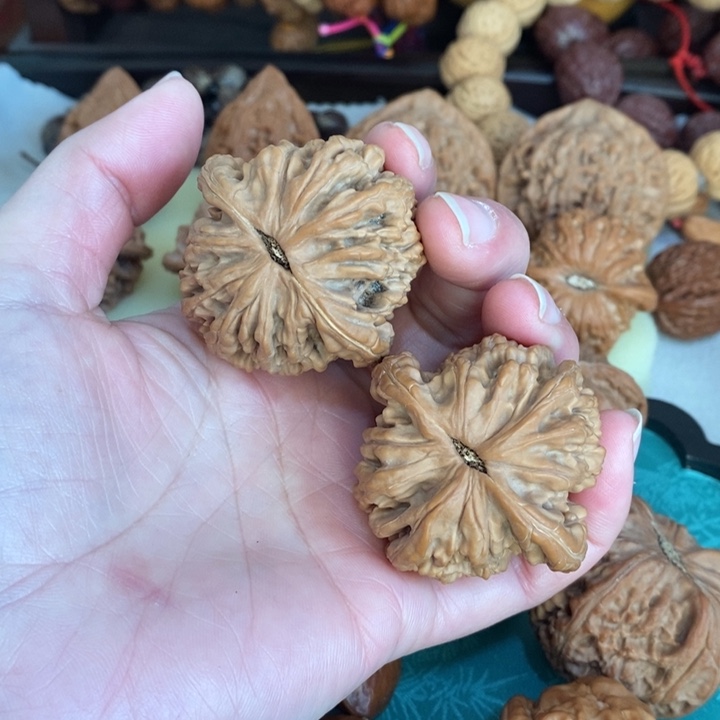 文玩核桃吊坠麦穗虎头
