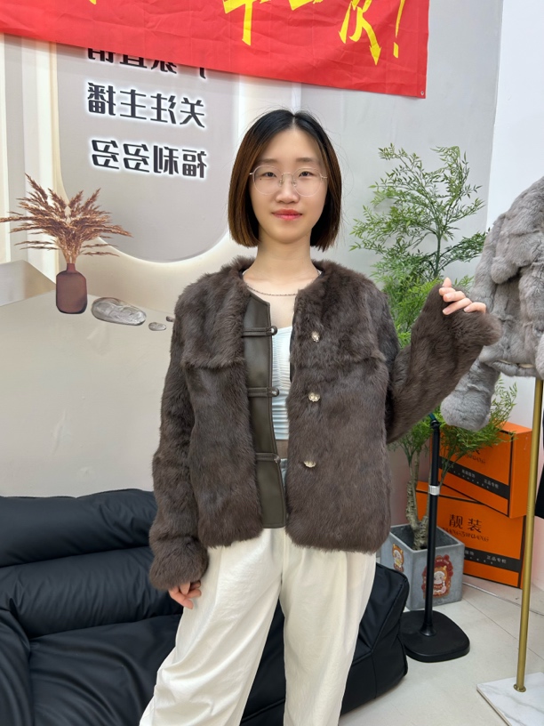 2025新款兔毛皮草外套女短款立领韩版冬季新款兔毛皮草外套直筒袖