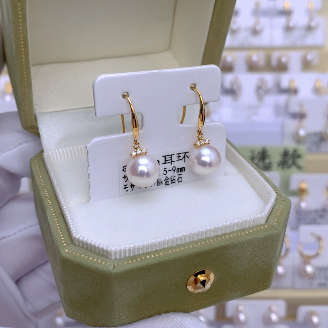 18K金镶嵌海水珍珠耳饰
