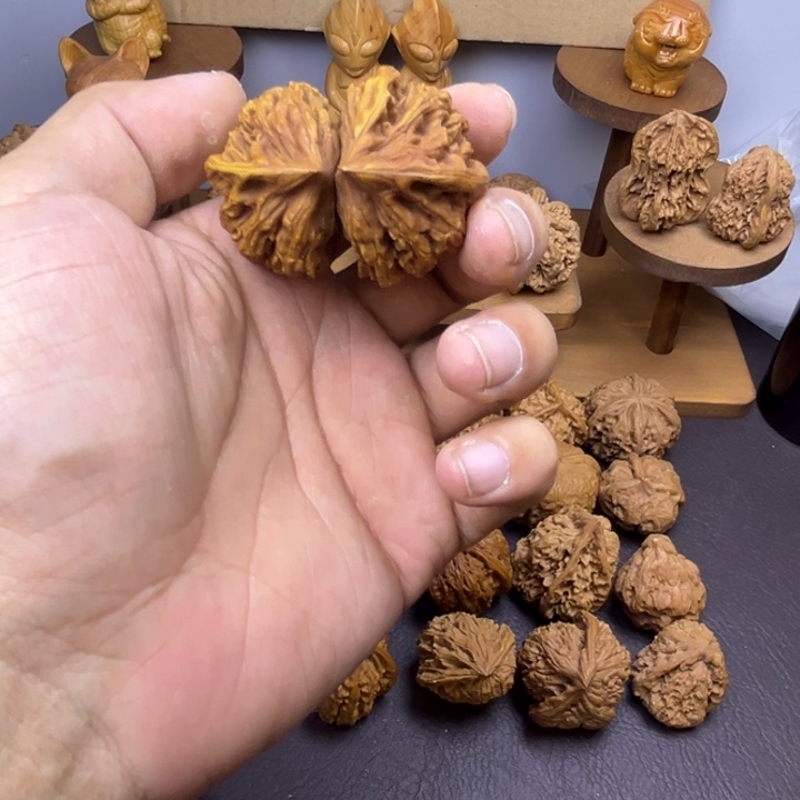 一***叁桃核吊坠官帽连体大黄