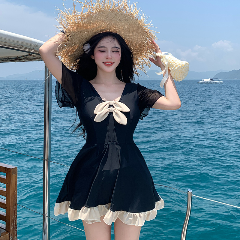 泳衣女大码胖mm微胖女孩裙式连体显瘦200斤短袖保守温泉度假泳装