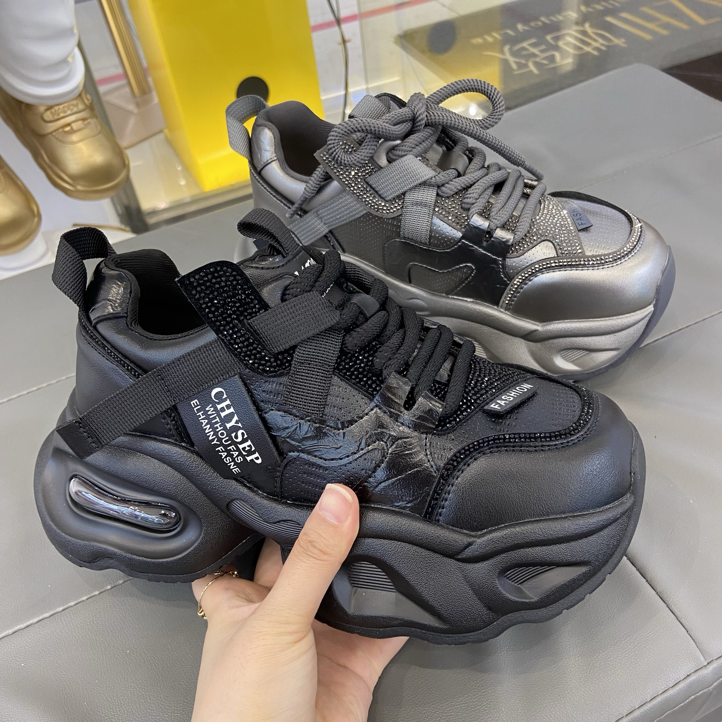 【SiSi】新疆包邮加绒欧洲站水钻老爹鞋2025厚底增高小个休闲运动鞋