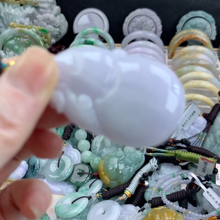 翡翠颈饰未镶嵌吊坠