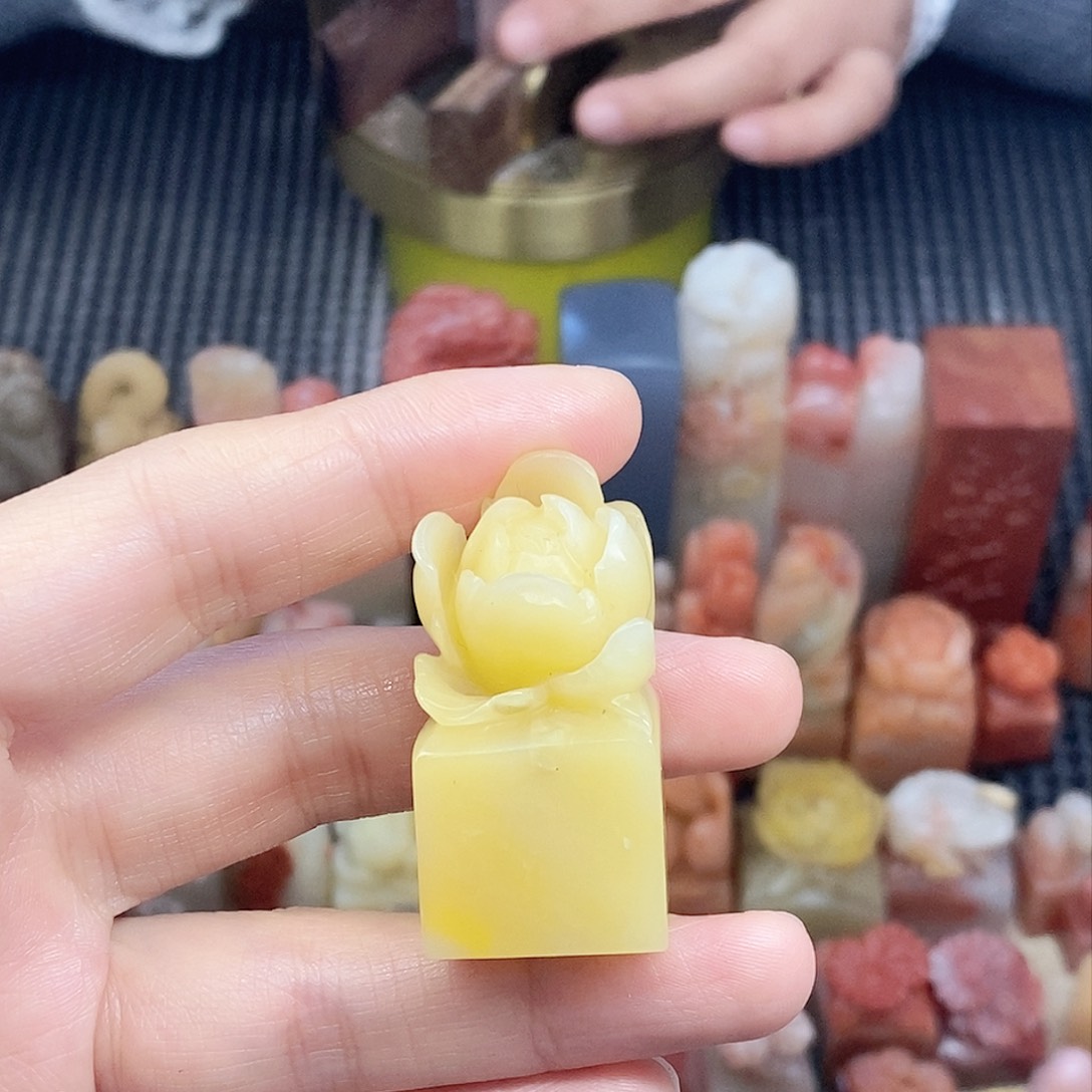 老挝石?***起芙蓉石印章