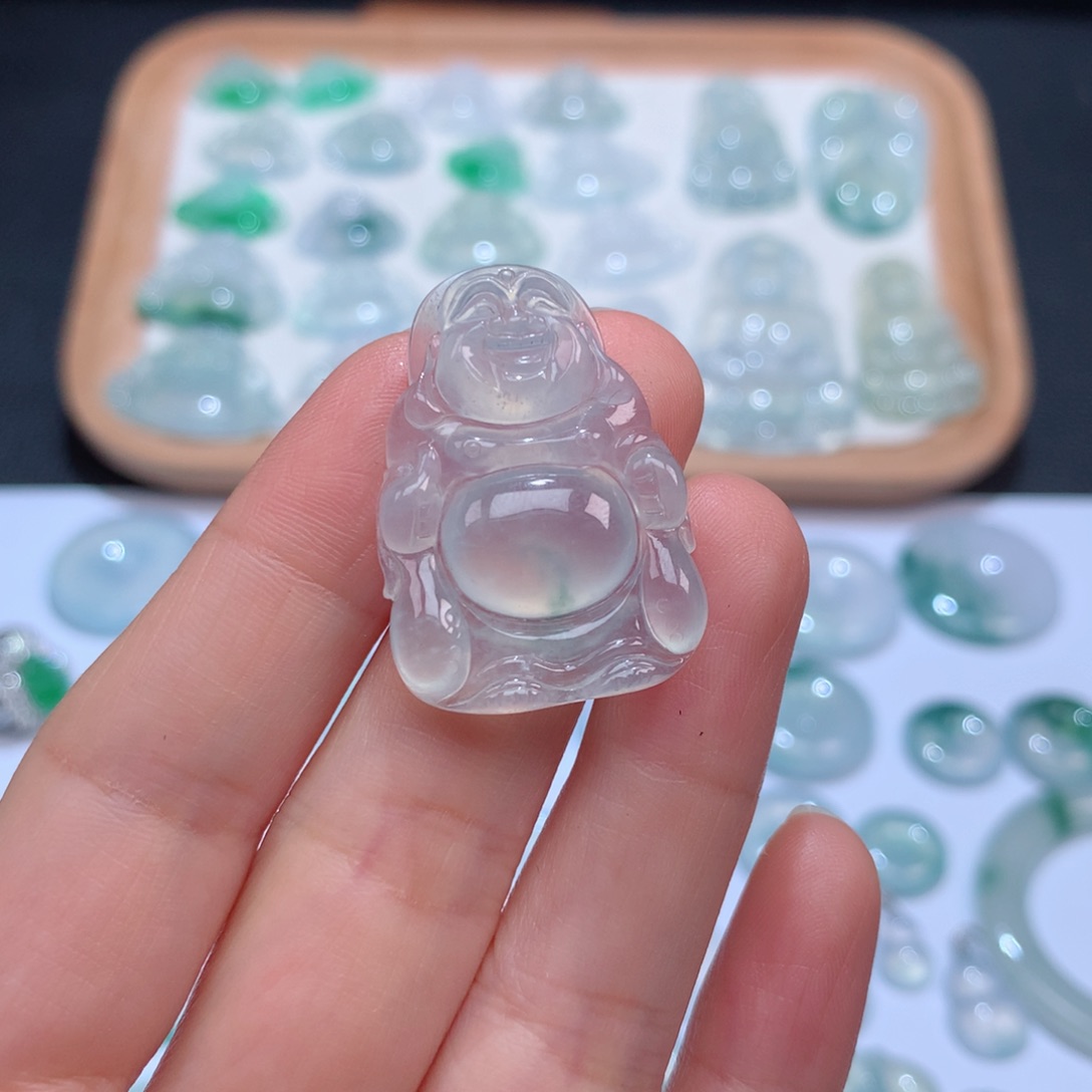 翡翠颈饰未镶嵌高冰飘花布袋佛