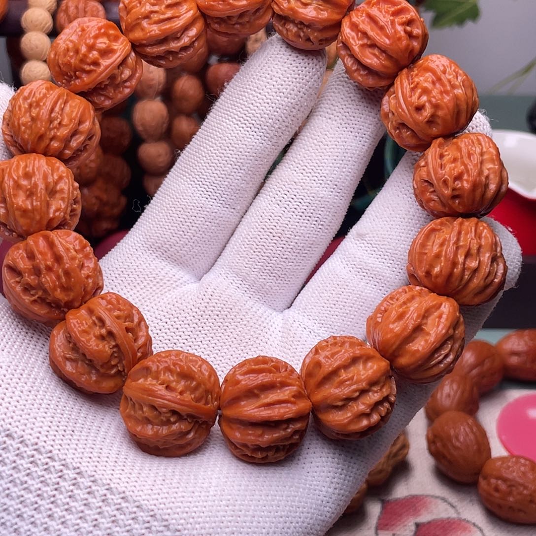 太***和手串文玩核桃秋子