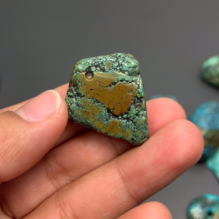 绿松石颈饰未镶嵌