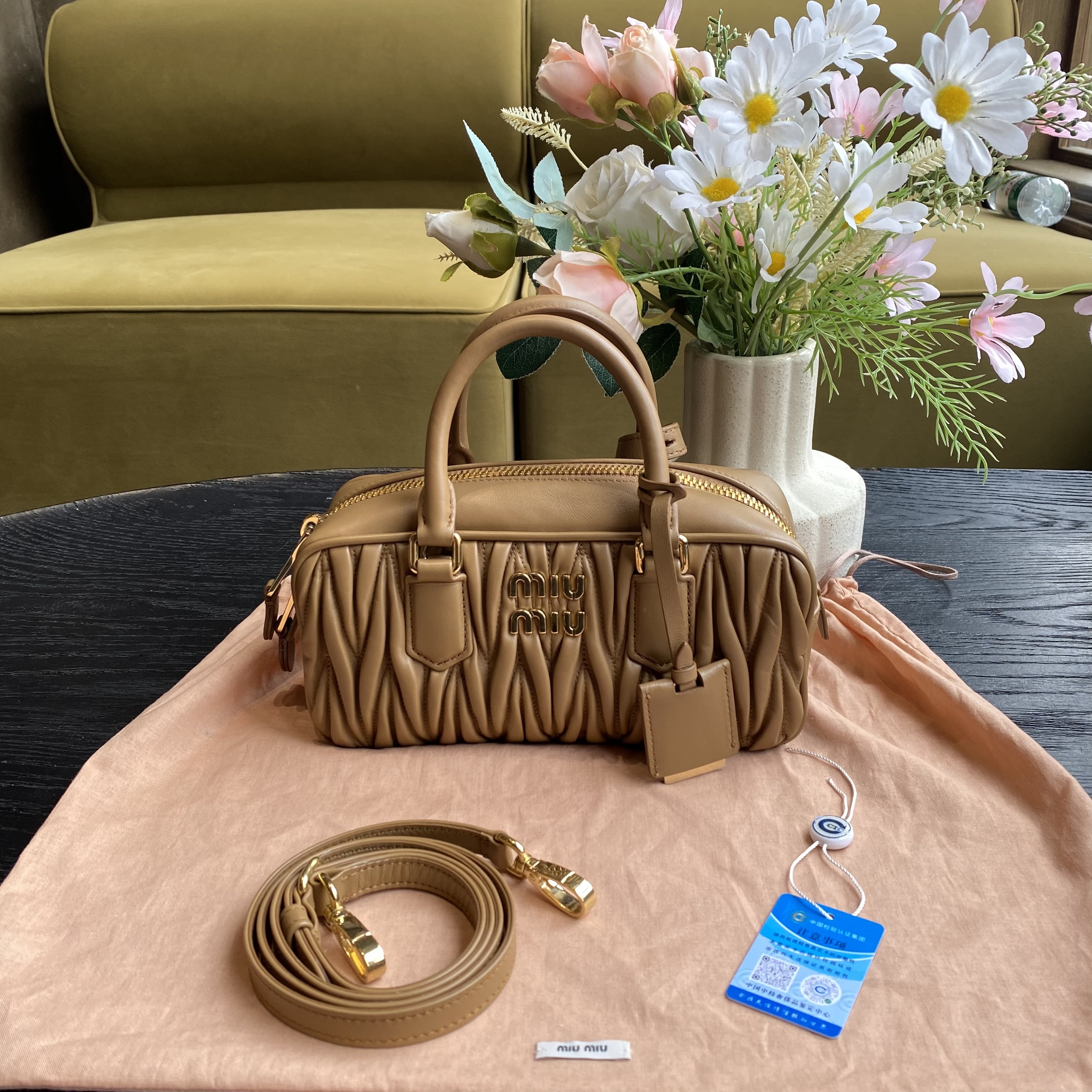 95新 MIU MIU/缪缪 MiuMiu 褶皱保龄球包/sp23973
