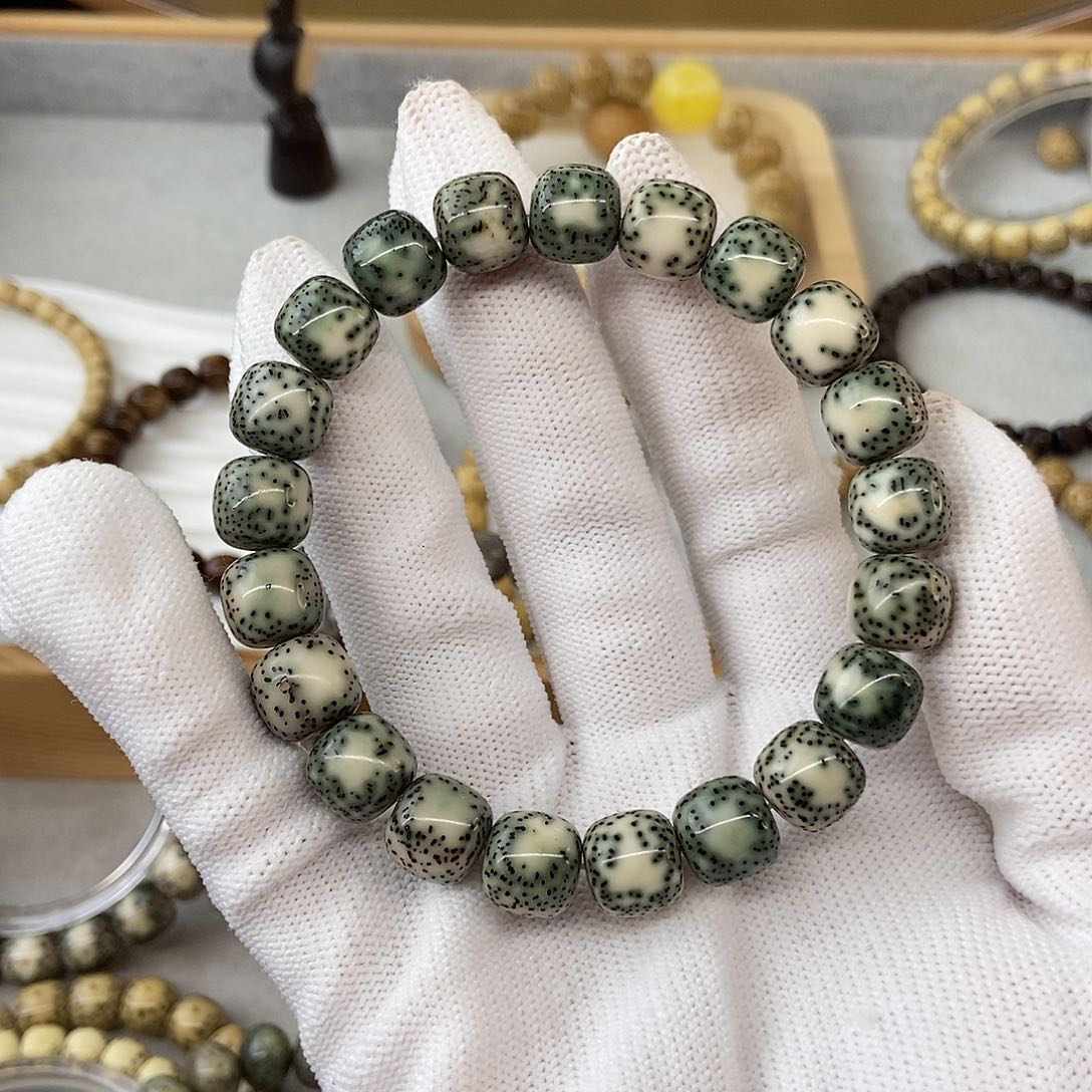 星月菩提手串揽**月10.8双白帝王绿