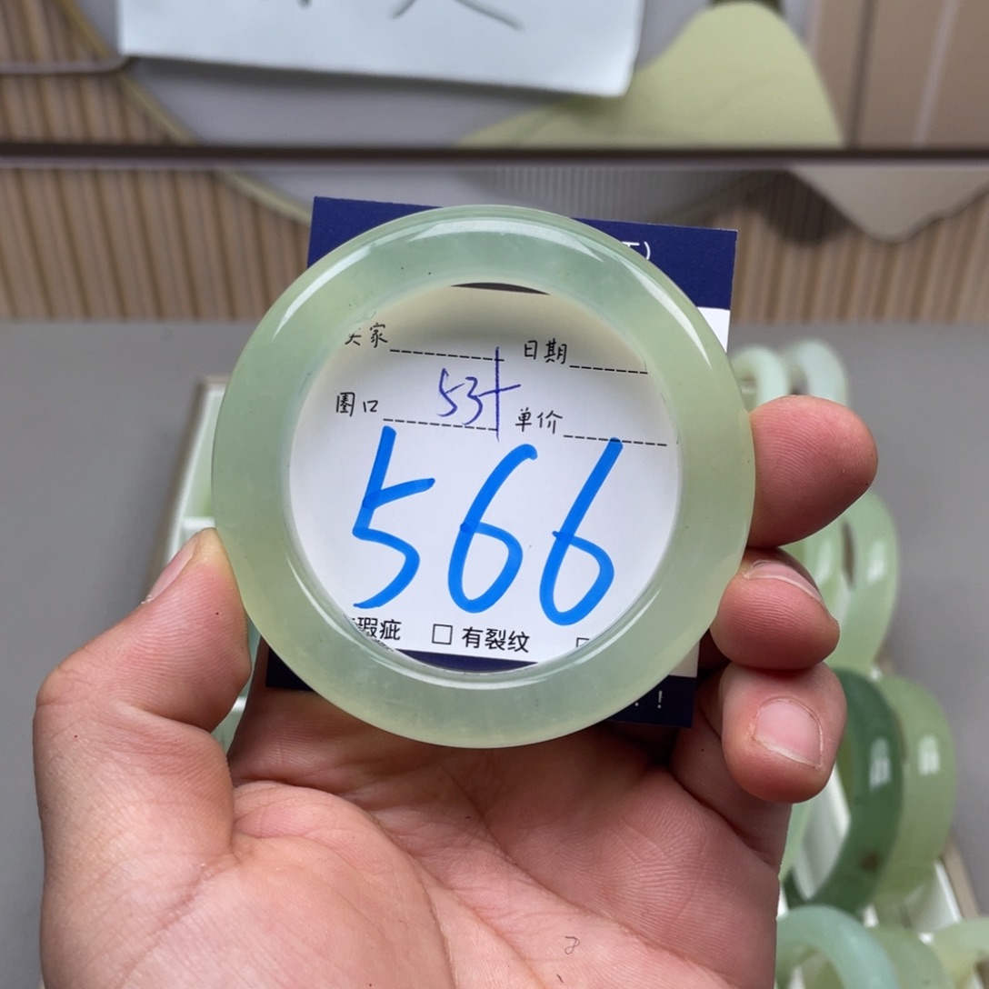 岫玉手镯手镯未镶嵌