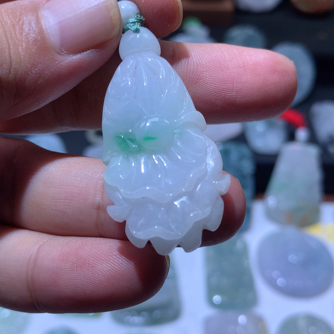 翡翠未镶嵌颈饰白菜