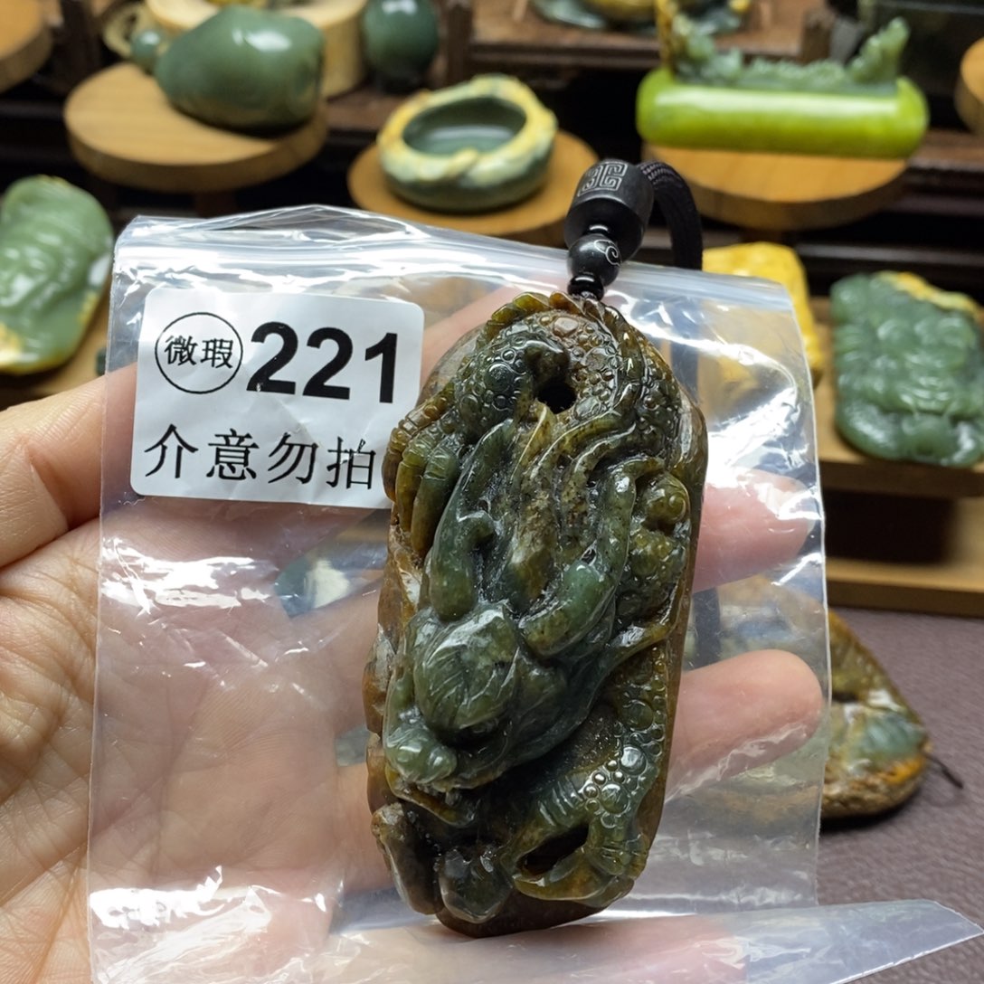 未镶嵌岫岩河磨玉（透闪石质玉）把件