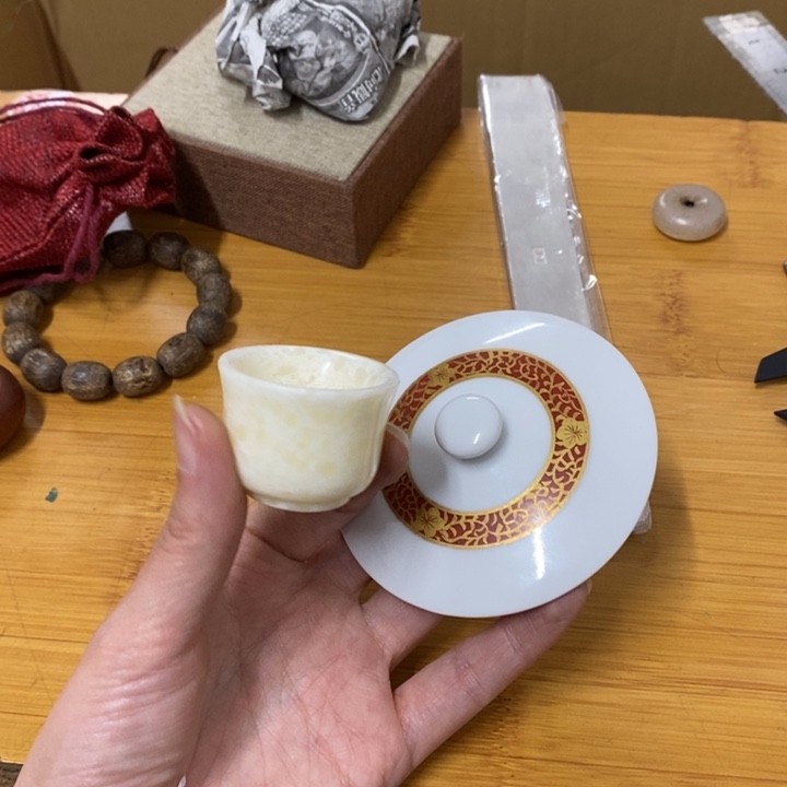 瓷片哈中古工艺品一件