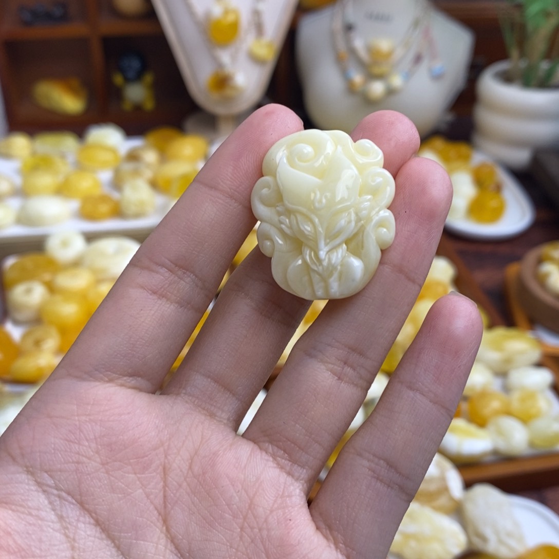 未镶嵌颈饰琥珀浓蜡凤九