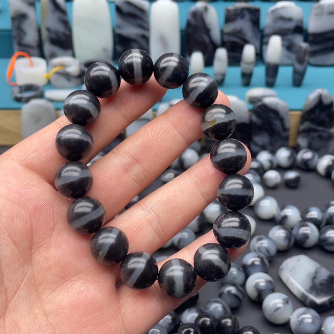 飞***天和田玉未镶嵌手链