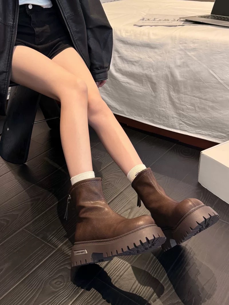 短靴女2025新款秋冬季超火加绒加厚爆款舒适厚底增高马丁靴