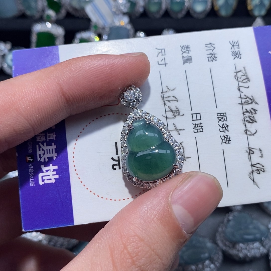 翡翠颈饰未镶嵌翡翠