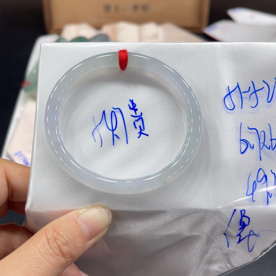 翡翠手镯未镶嵌翡翠