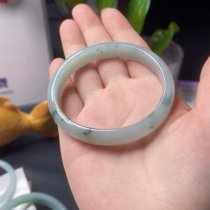未镶嵌手镯翡翠贵妃飘花