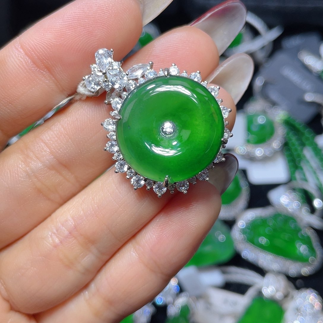 翡翠颈饰银S925镶嵌翡翠