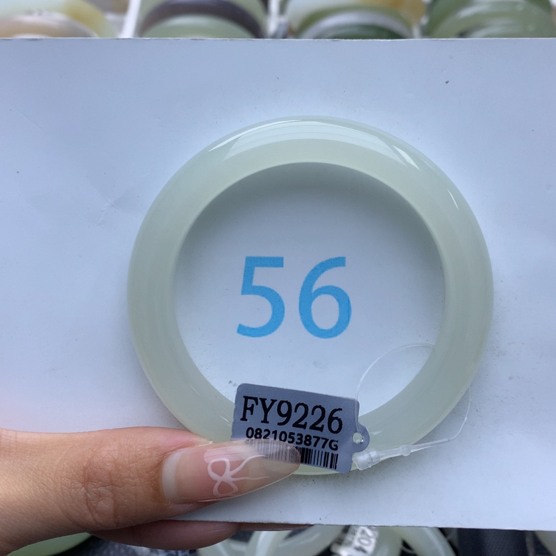 和田玉手镯未镶嵌?***…