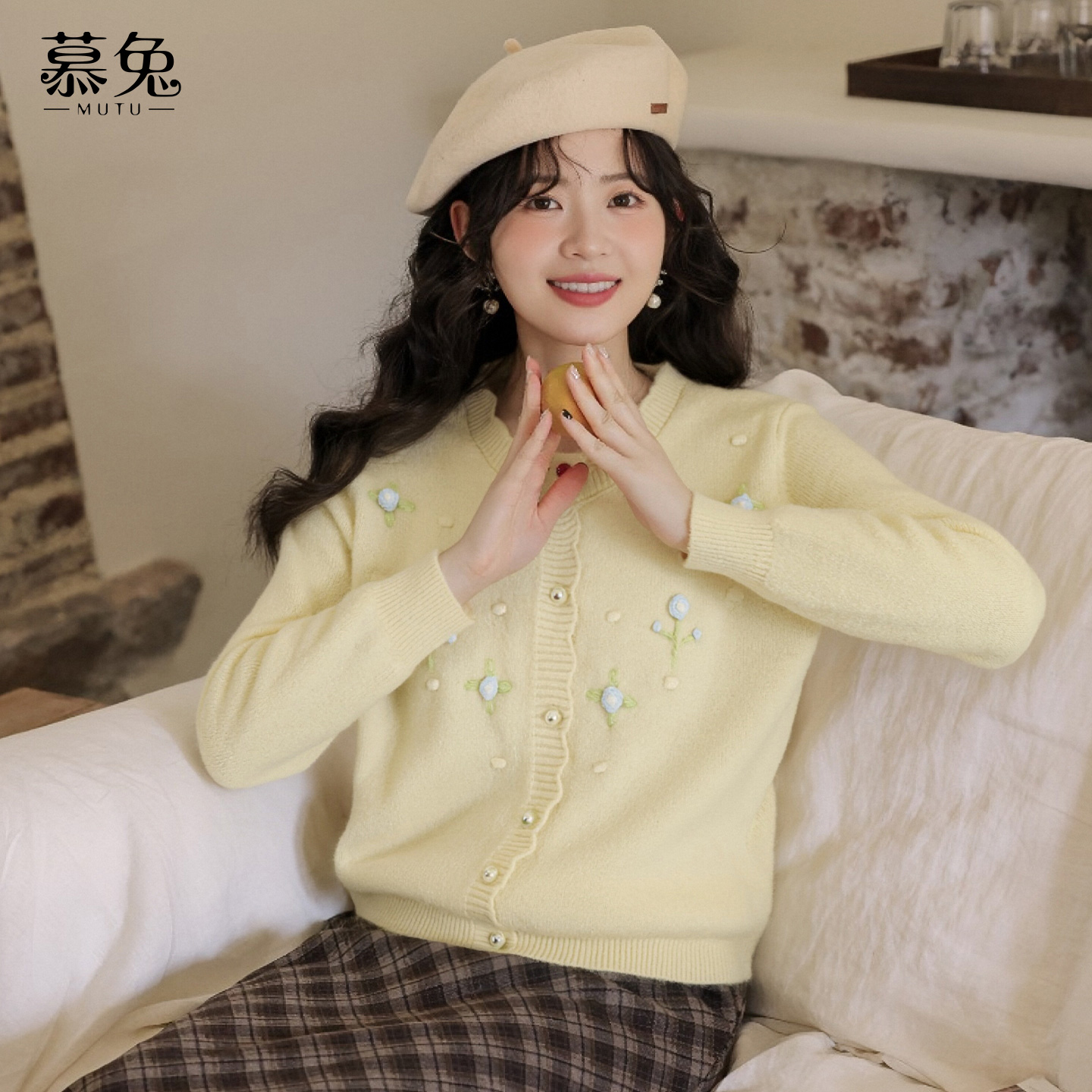 慕兔温柔风花朵刺绣毛衣新款宽松显瘦长袖针织开衫上衣TU31478