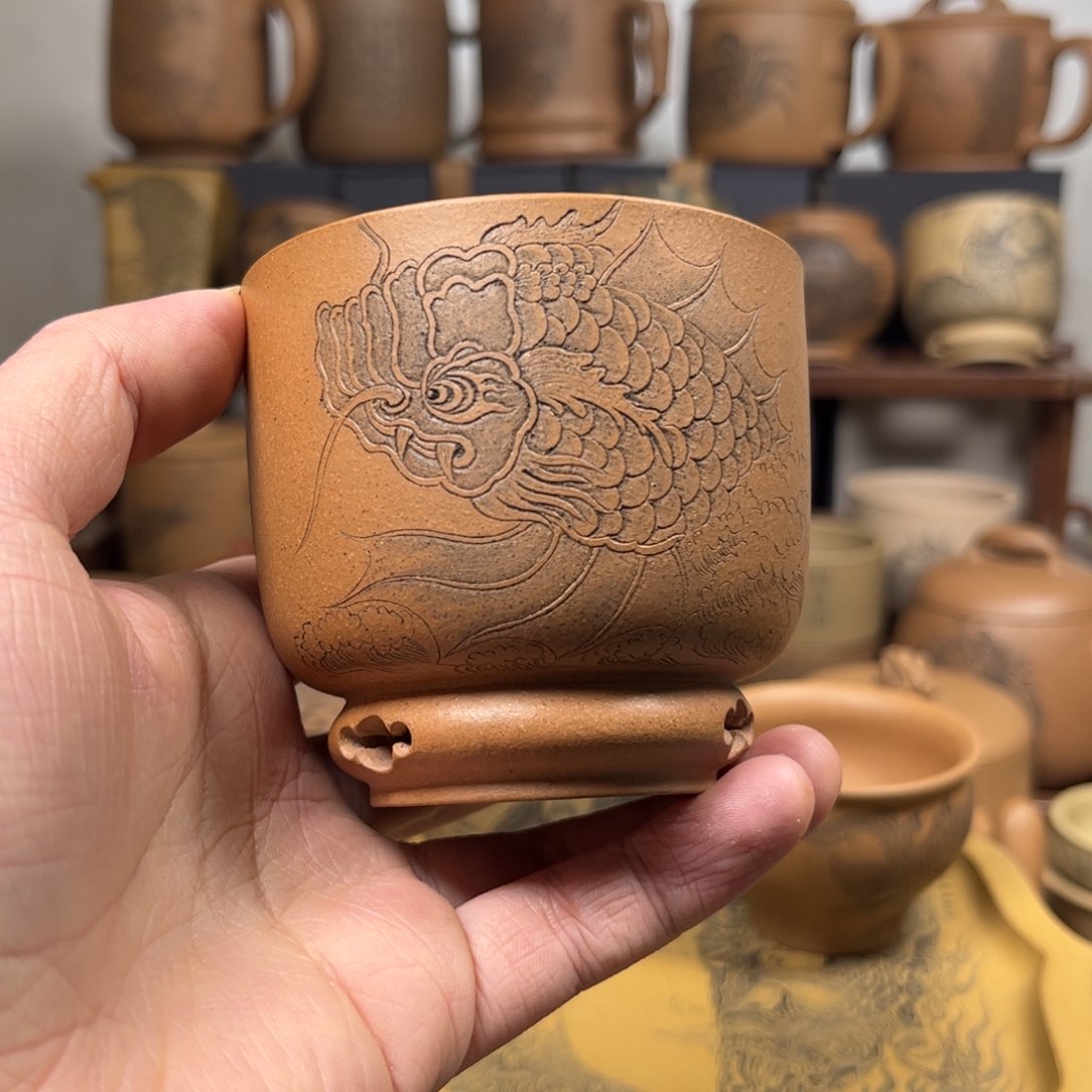 紫砂杯子寒*雪微瑕疵无锦盒鱼化龙刻绘紫砂主人杯