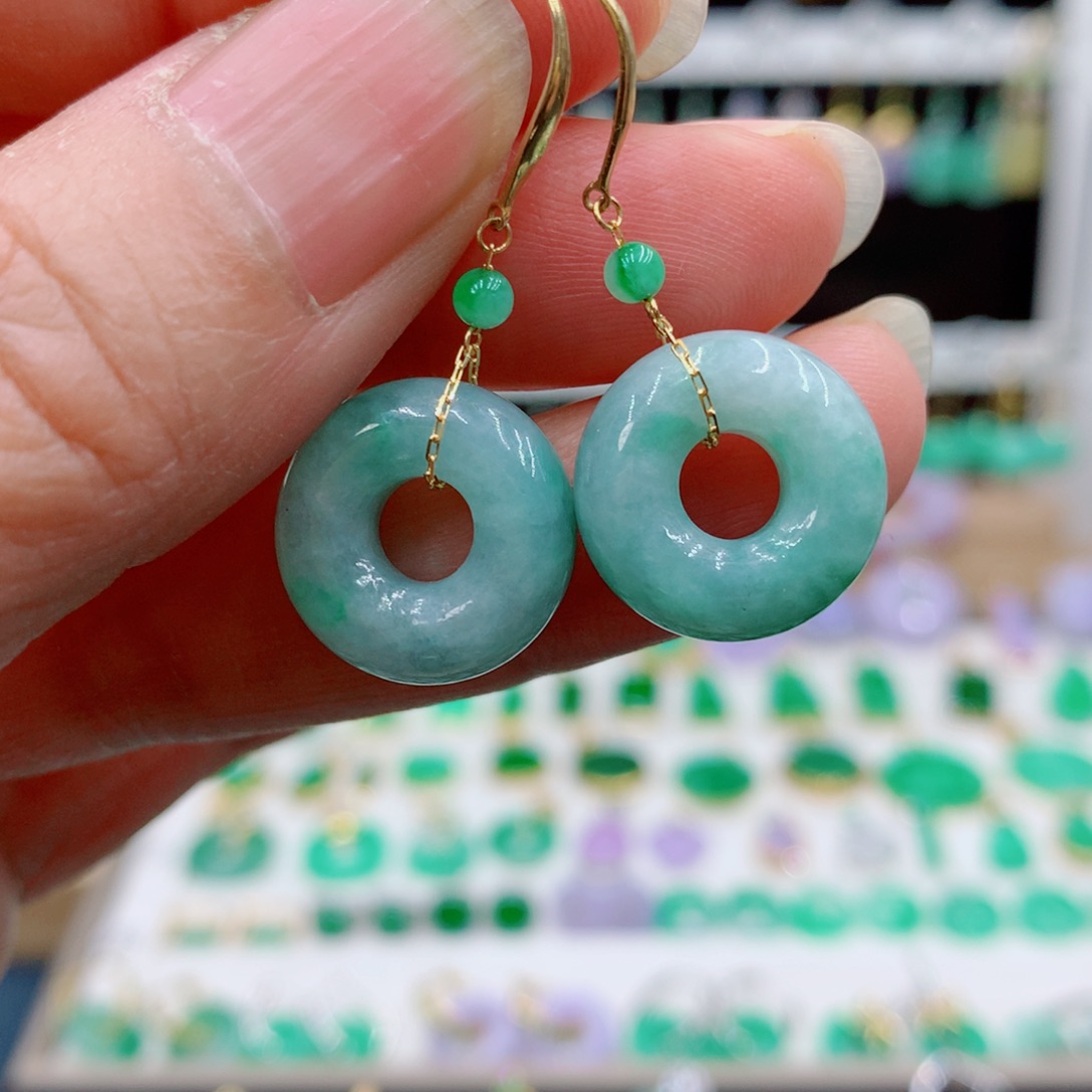 翡翠18K金镶嵌耳饰的