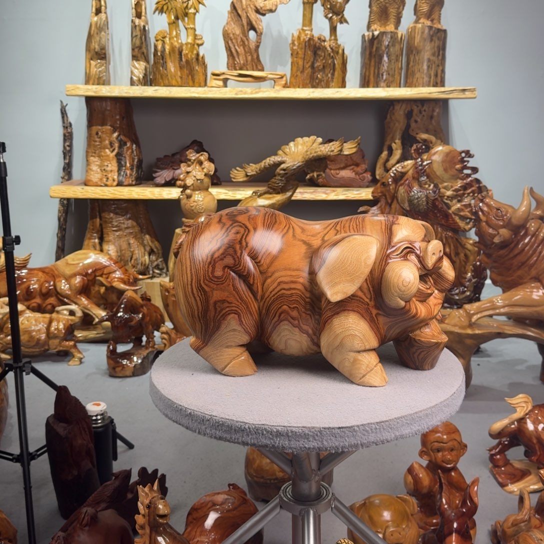 赫***木材香樟木福猪摆件45公分