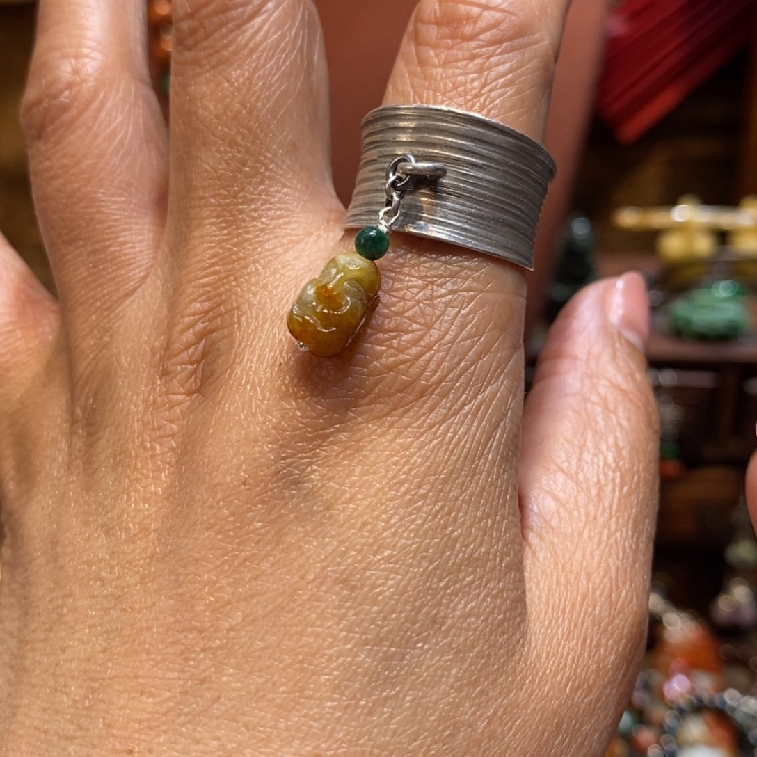 翡翠吊坠(赠链)未镶嵌