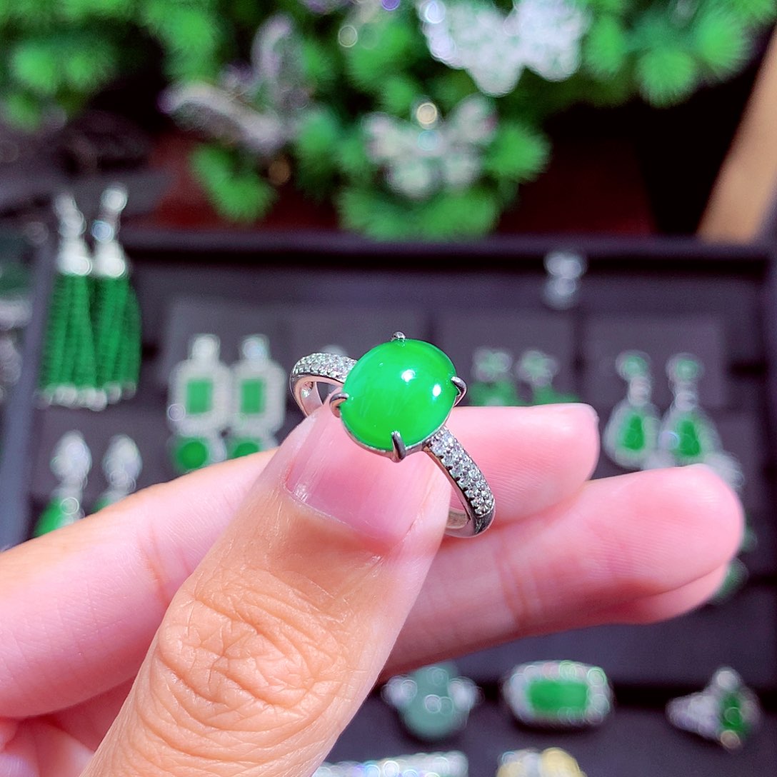 颈饰未镶嵌翡翠天然